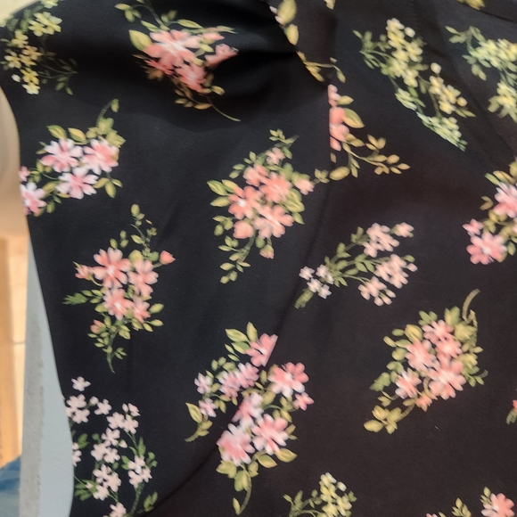 Floral Off-Shoulder Top - Picture 11 of 16